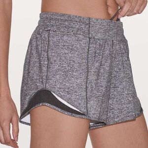 Lululemon Hotty Hot Short II Long 4"
Heather Lux Multi Black Heathered Black